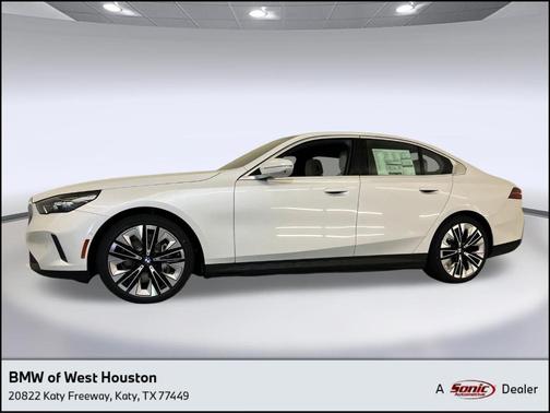 Mineral White Metallic 2026 BMW i5 eDrive40