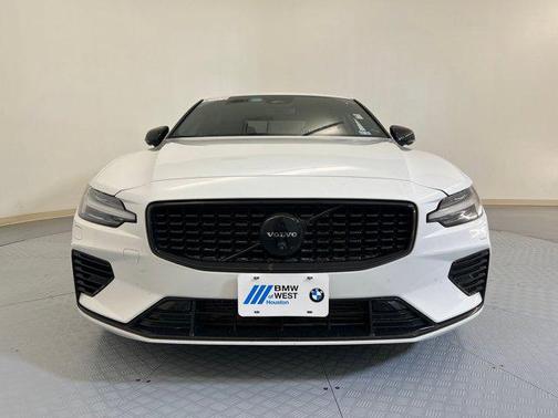 2024 Volvo S60 Recharge Plug-In Hybrid T8 Ultimate Black Edition