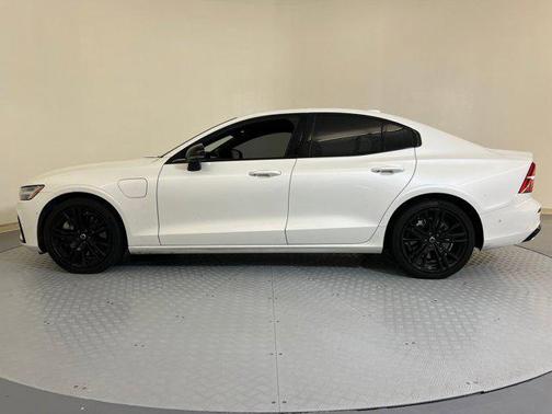 2024 Volvo S60 Recharge Plug-In Hybrid T8 Ultimate Black Edition