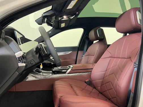 2026 BMW 740 i