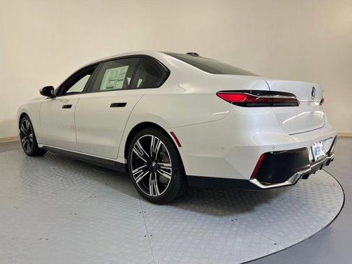 2026 BMW 740 i
