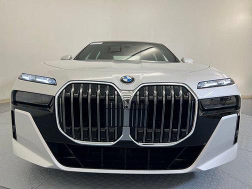 2026 BMW 740 i