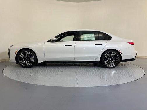 2026 BMW 740 i