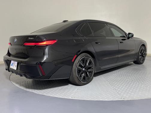 2024 BMW 740 i