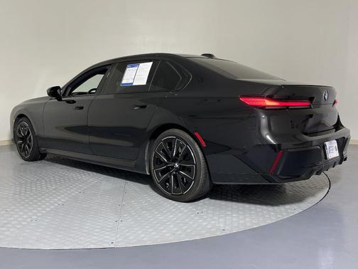 2024 BMW 740 i