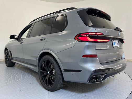 2026 BMW X7 M60i
