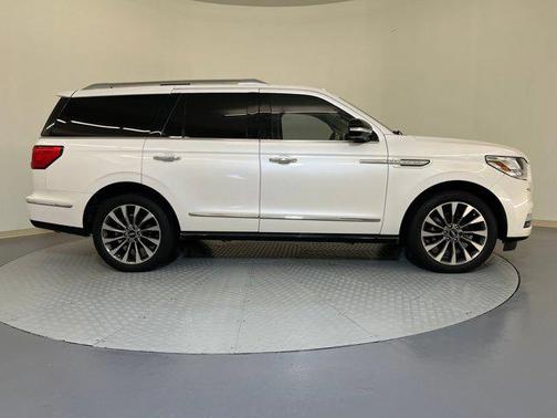 2019 Lincoln Navigator Select