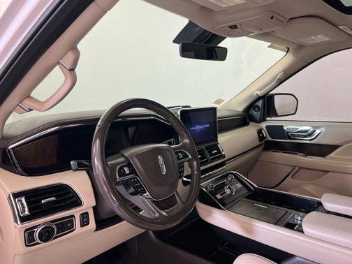 2019 Lincoln Navigator Select