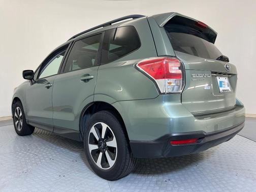 Jasmine Green Metallic 2018 Subaru Forester 2.5i Premium
