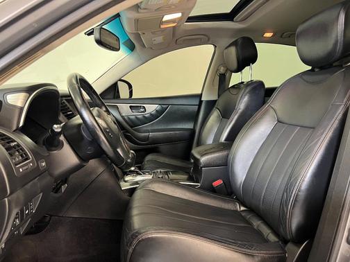 2017 INFINITI QX70 Base