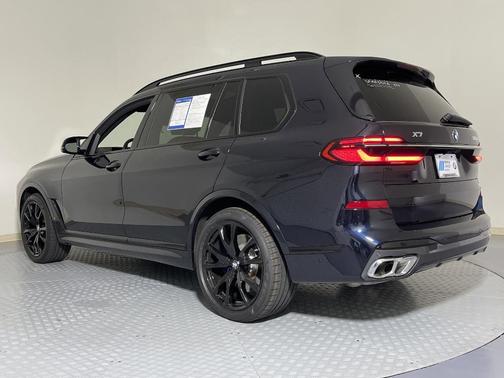 2025 BMW X7 M60i