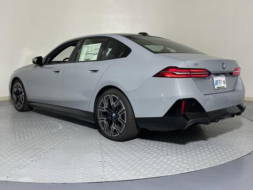 2025 BMW i5 xDrive40