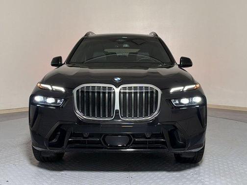 Black Sapphire Metallic 2025 BMW X7 xDrive40i