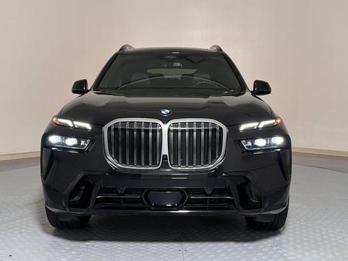 Black Sapphire Metallic 2025 BMW X7 xDrive40i