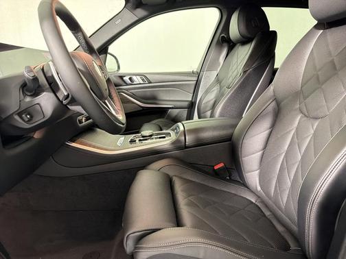 Mineral White Metallic 2026 BMW X5 sDrive40i