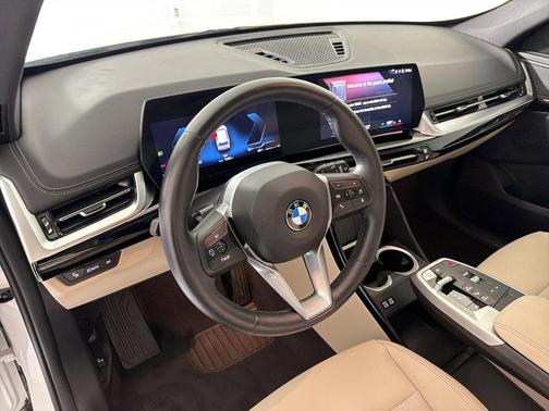 Mineral White Metallic 2023 BMW X1 xDrive28i