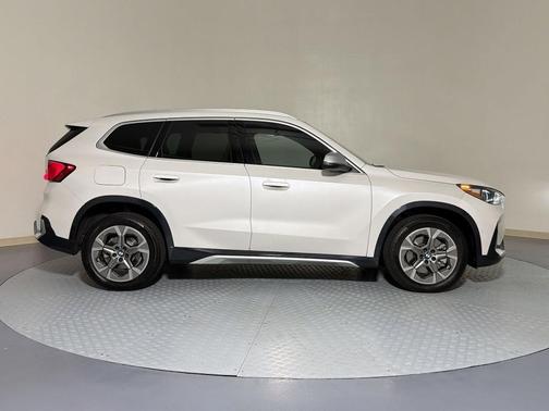 Mineral White Metallic 2023 BMW X1 xDrive28i
