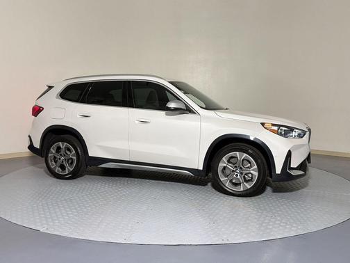 Mineral White Metallic 2023 BMW X1 xDrive28i