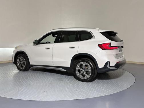 Mineral White Metallic 2023 BMW X1 xDrive28i