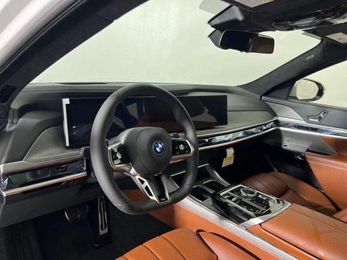 Mineral White Metallic 2026 BMW i7 EDrive50