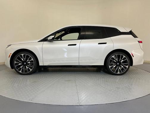 2026 BMW iX xDrive60