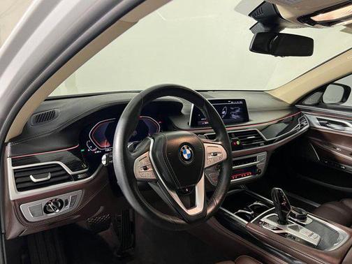 2022 BMW 740 i