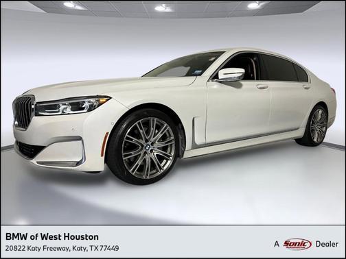 2022 BMW 740 i
