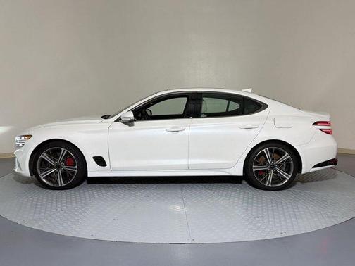 Uyuni White 2024 Genesis G70 3.3T Sport Advanced
