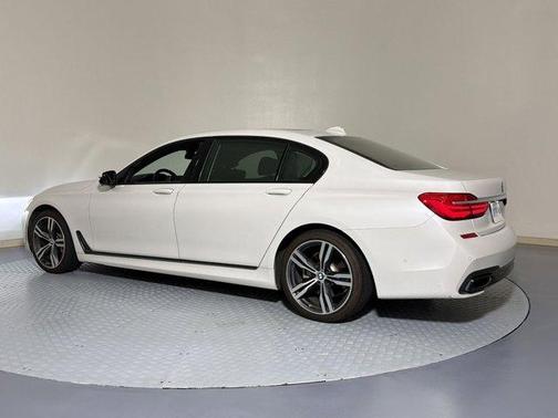 Mineral White Metallic 2019 BMW 750 i