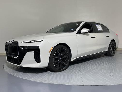 2025 BMW 740 i