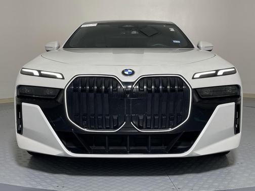2025 BMW 740 i