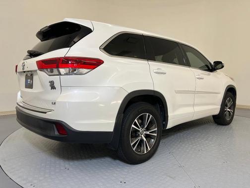 2017 Toyota Highlander LE