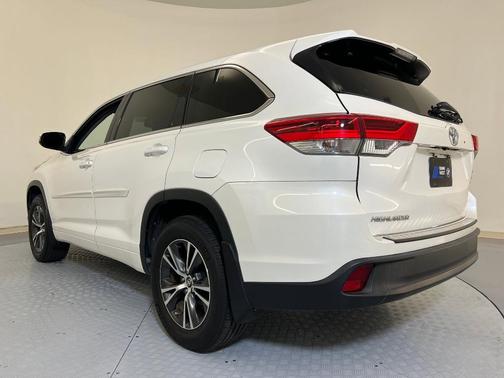 2017 Toyota Highlander LE