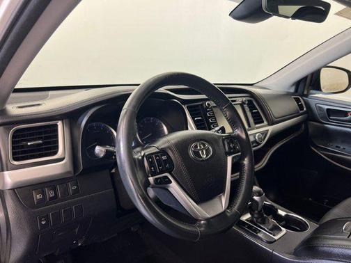 2017 Toyota Highlander LE