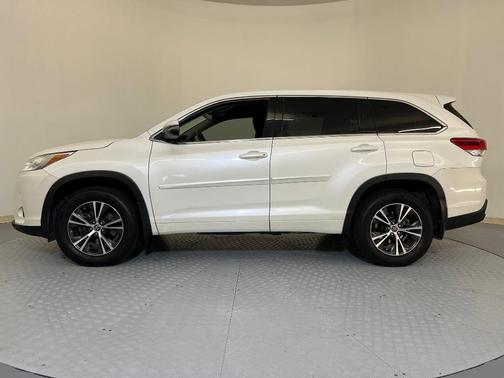 2017 Toyota Highlander LE
