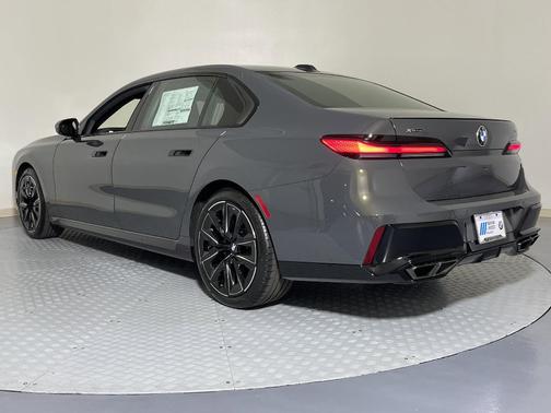 2025 BMW 760 760i xDrive