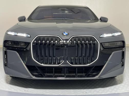 2025 BMW 760 760i xDrive