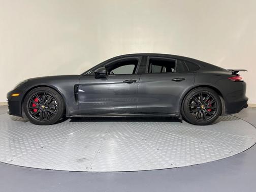 2019 Porsche Panamera GTS