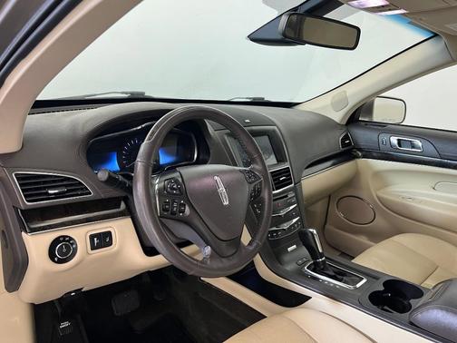 2019 Lincoln MKT Reserve