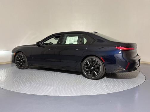 Carbon Black Metallic 2026 BMW 740 i