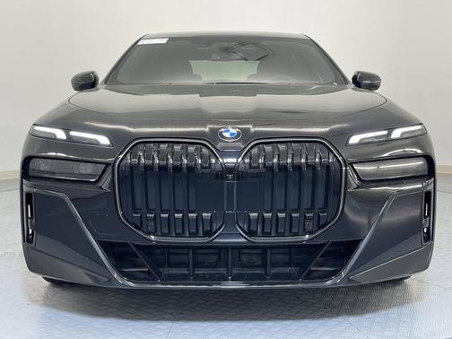2025 BMW 740 i xDrive