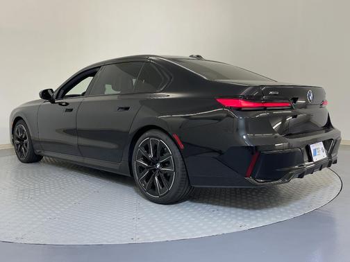 2025 BMW 740 i xDrive