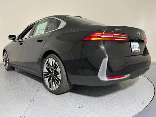 2026 BMW 530 i xDrive