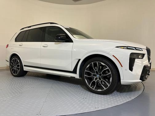 2023 BMW X7 M60i