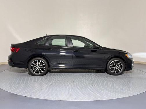 Deep Black Pearl Effect 2024 Volkswagen Jetta 1.5T Sport
