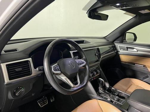 2023 Volkswagen Atlas Cross Sport 3.6L V6 SEL Premium R-Line