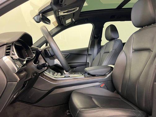 2022 Audi Q7 45 Premium Plus