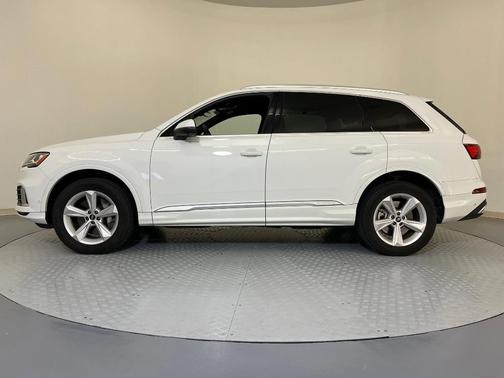 2022 Audi Q7 45 Premium Plus