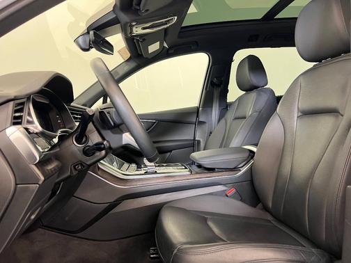 2022 Audi Q7 45 Premium Plus