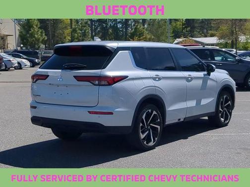 White 2022 Mitsubishi Outlander ES